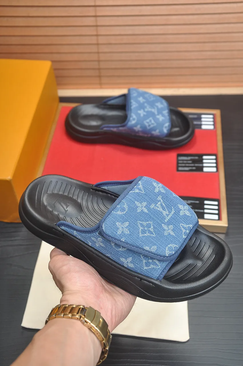 Men's men's shoes 💰340💶 [Louis Vuitton LV slippers] (high-end cowhide) counter 1:1 fashion style, a must-have for summer! The designer used LV’s iconic outsole. The original simple slippers instantly become fashionable! The upper is made of flexible special cowhide leather straps alternately, and the workmanship is exquisite! A must-have for stylish men in summer, size 38-45 (45 customized)